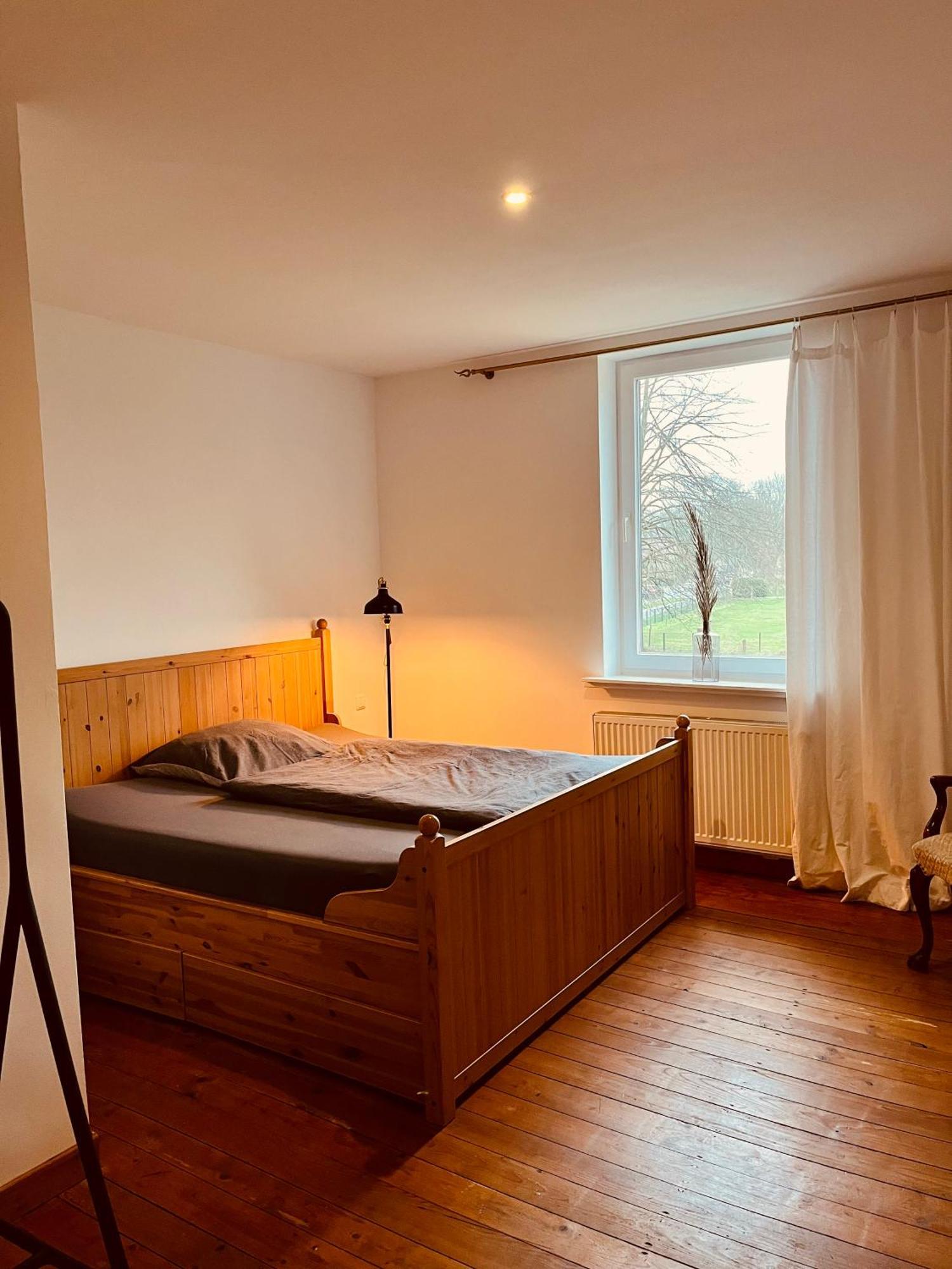 B E D & A G E D E S I G N -Extra Large- Wunderschoene Komplette Wohnung Mit Viel Platz & 4 Schlafzimmer B E D & A G E D E S I G N -Small- Wunderschoenes Zimmer Mit Bad Rechnungserstellung Fuer Geschaeftsreisende & Firmen Hünxe Dış mekan fotoğraf